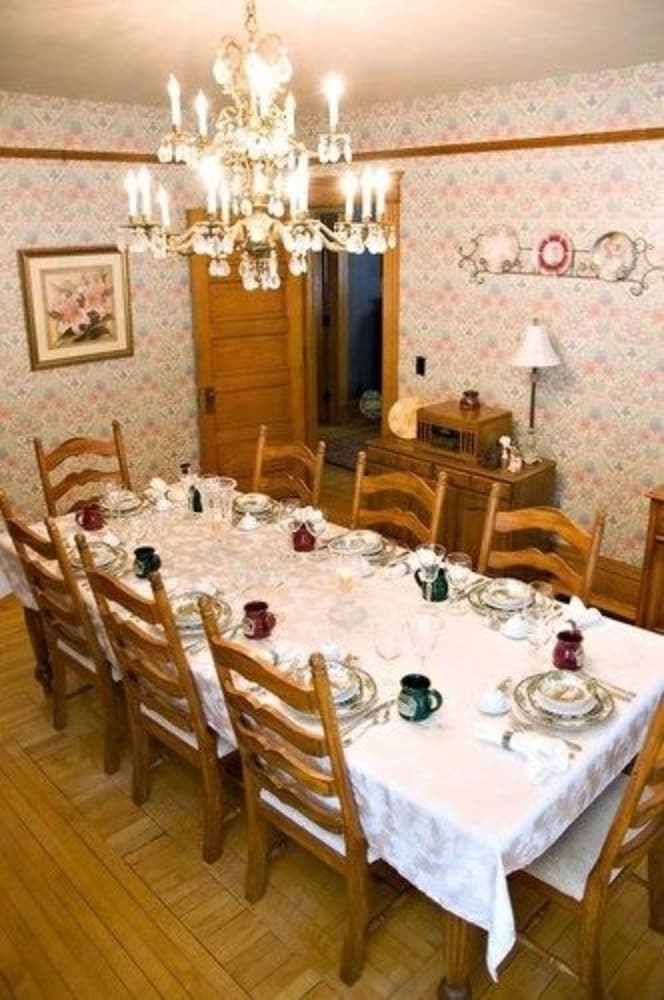 Lindsay House Bed And Breakfast