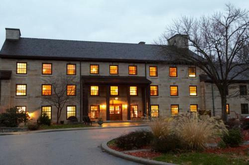 Hotel Spring Mill Inn