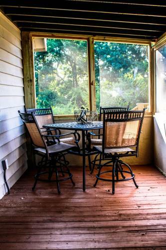 Lake View Cabin