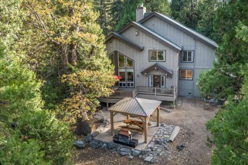 Rocky Pines Lodge