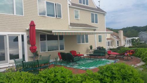 Bed & Breakfast Inn 38 Oak Bluff Circle