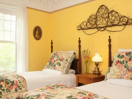 Bed & Breakfast Golden Stage Inn