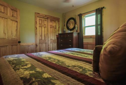 Outback - Hocking Hills Cabin