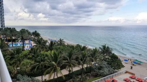 Apartamento Oceanfront With Balcony Sunny Isles - Spectacular!