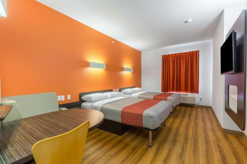 Hotel Motel 6 Texas City I-45 South