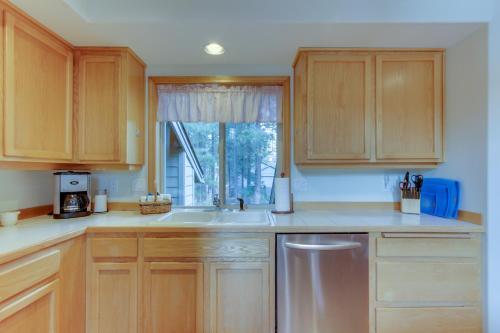 25 Topflite Ln