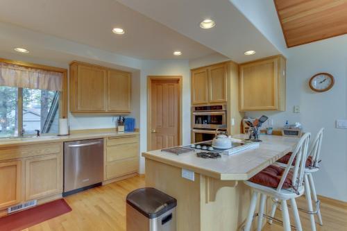 25 Topflite Ln