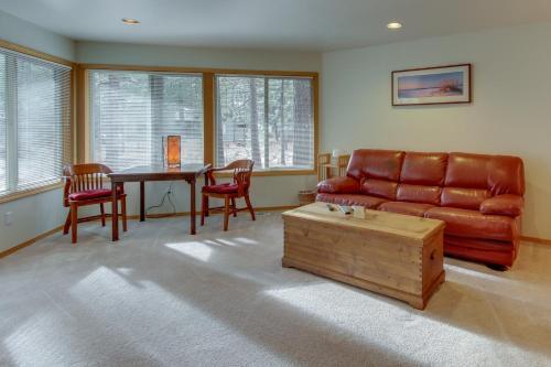 25 Topflite Ln