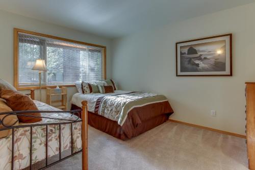 25 Topflite Ln