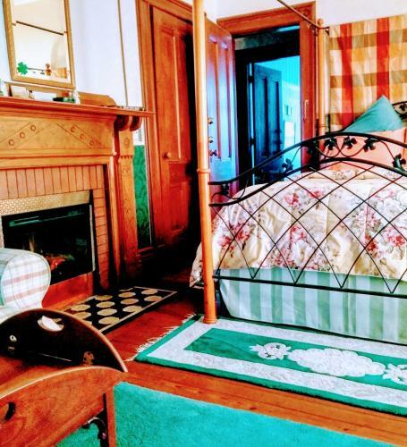 Shamrock Thistle & Crown B&B