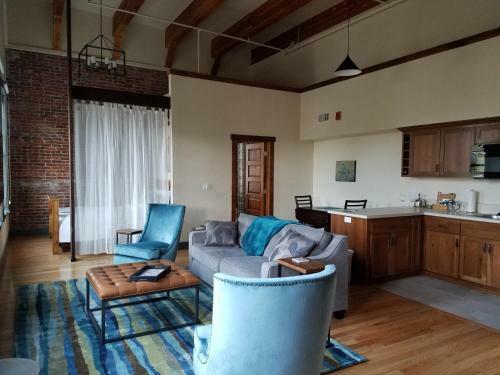 Hotel Amity Flats