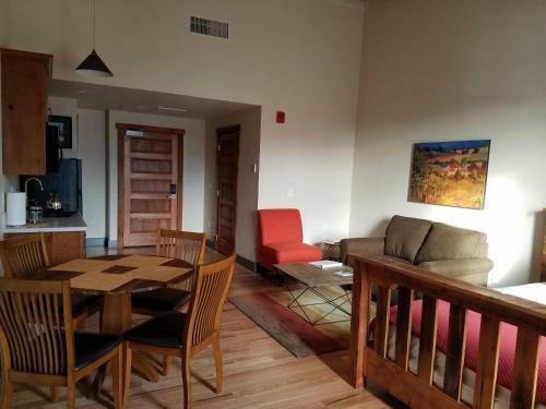 Hotel Amity Flats
