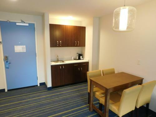 Hotel Days Inn & Suites By Wyndham Kearney