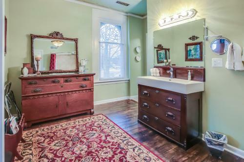 Baert Baron Mansion Bed & Breakfast