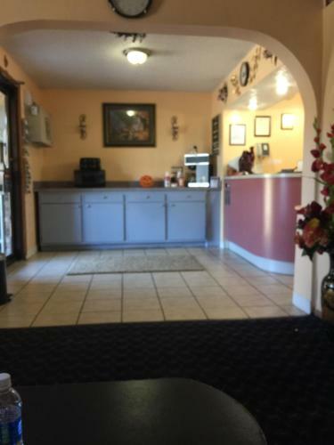 Hotel Chapmanville Inn