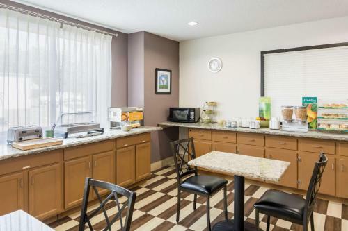 Hotel Quality Inn Warsaw Near Rappahannock River