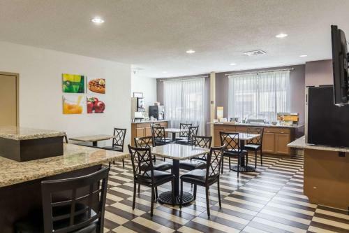 Hotel Quality Inn Warsaw Near Rappahannock River