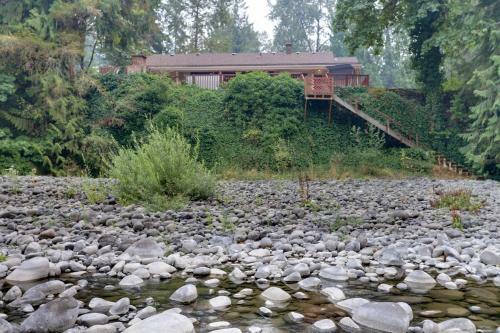 Molalla River Lodge