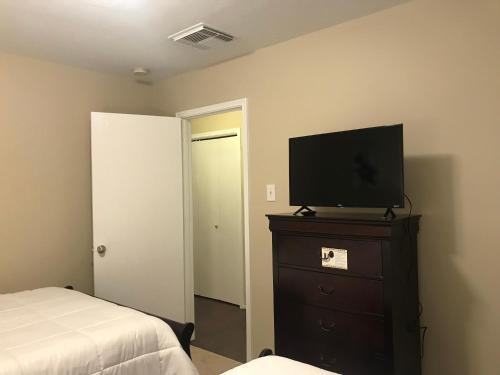 Luxurious 3 Bedroom House The Woodlands Tx