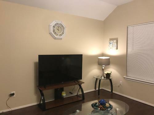 Luxurious 3 Bedroom House The Woodlands Tx