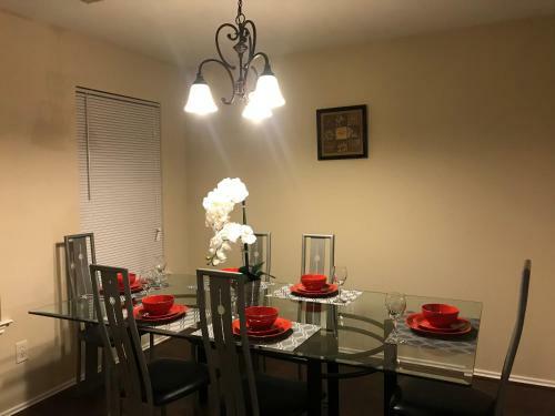 Luxurious 3 Bedroom House The Woodlands Tx