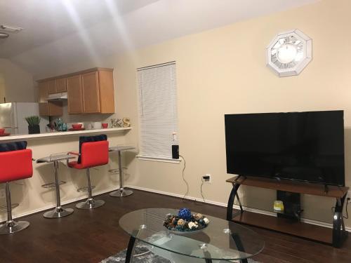Luxurious 3 Bedroom House The Woodlands Tx
