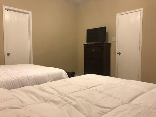 Luxurious 3 Bedroom House The Woodlands Tx