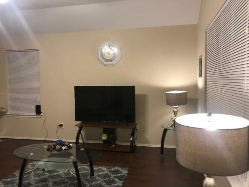 Luxurious 3 Bedroom House The Woodlands Tx