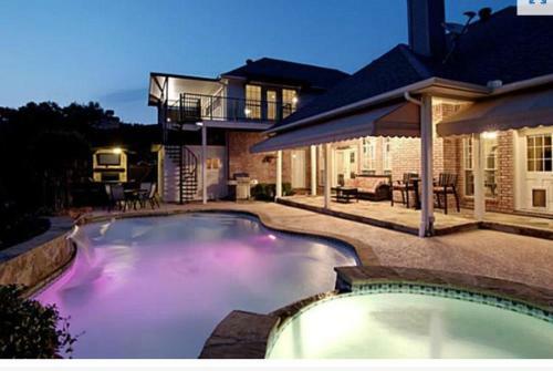 Treetop Hideaway & Venue