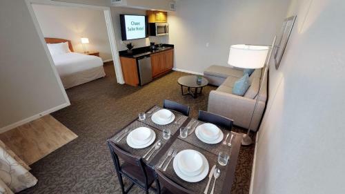 Hotel Chase Suites Brea