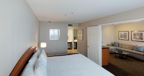 Hotel Chase Suites Brea