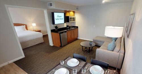 Hotel Chase Suites Brea
