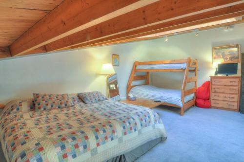 Treehouse 303