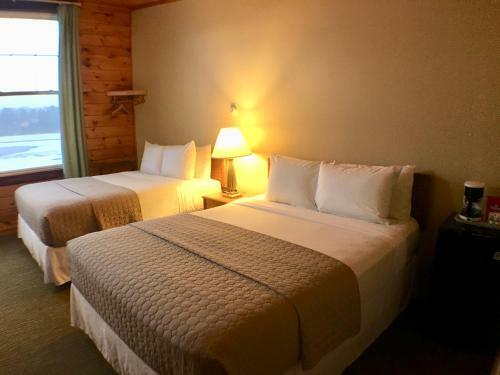 Lodge Hanging Horn Lakeside Resort