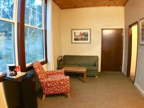 Lodge Hanging Horn Lakeside Resort