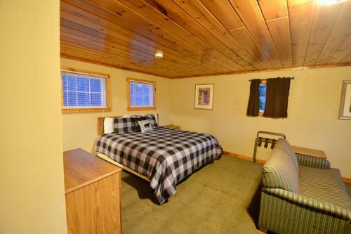 Lodge Hanging Horn Lakeside Resort