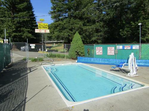 Hotel Dean Creek Resort