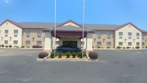 Hotel Hiway Inn Express & Suites