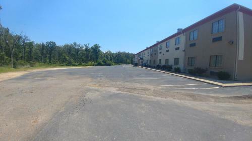 Hotel Hiway Inn Express & Suites