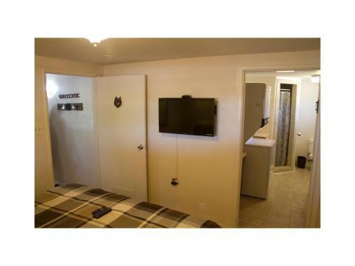 Cozy 2 Br On 4 Acres With Orchard