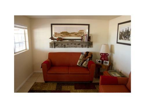 Cozy 2 Br On 4 Acres With Orchard