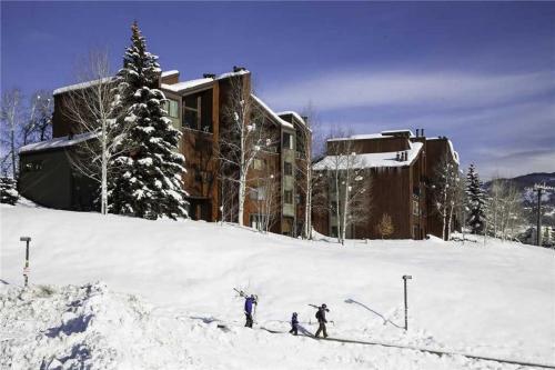 West Condominiums - W3433