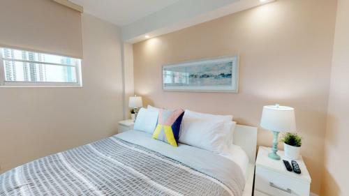 Apartamento Collins Condo #245963