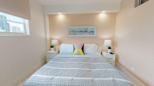 Apartamento Collins Condo #245963