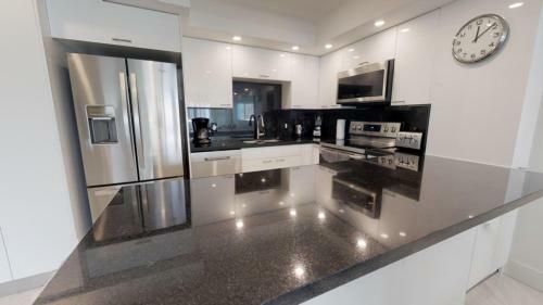 Apartamento Collins Condo #245963