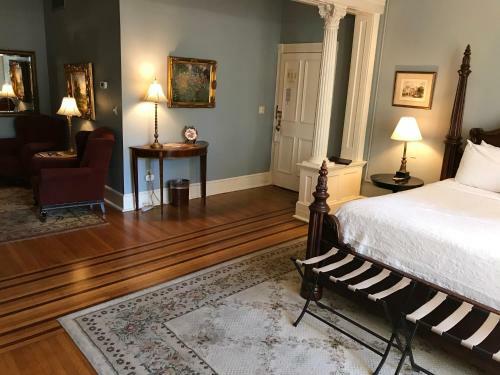 Bed & Breakfast Foley House Inn