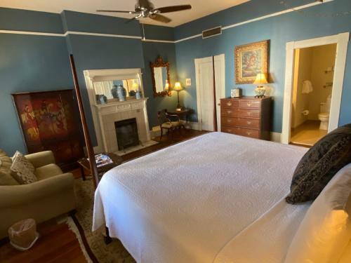 Bed & Breakfast Foley House Inn