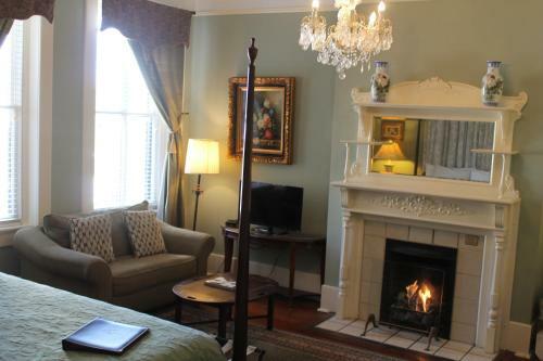 Bed & Breakfast Foley House Inn