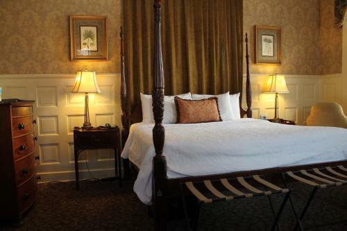 Bed & Breakfast Foley House Inn