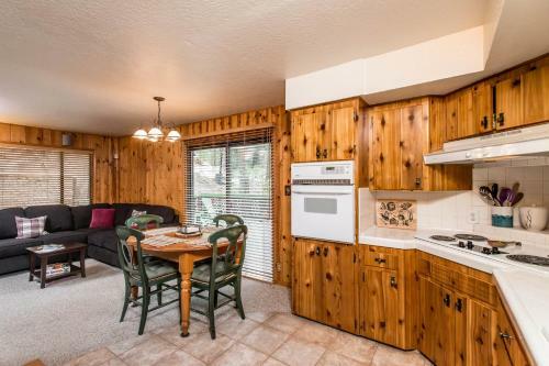 Shaver Village Chalet